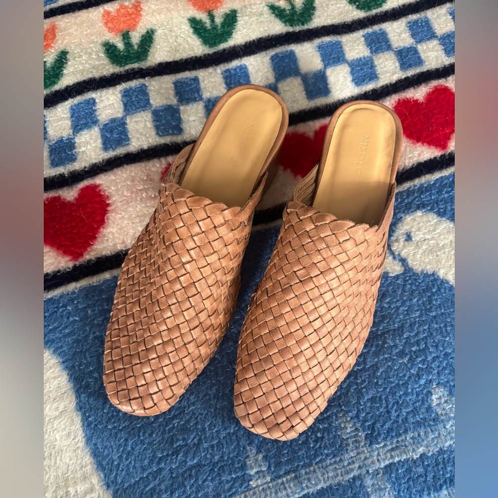 NWOB Nisolos woven leather mules